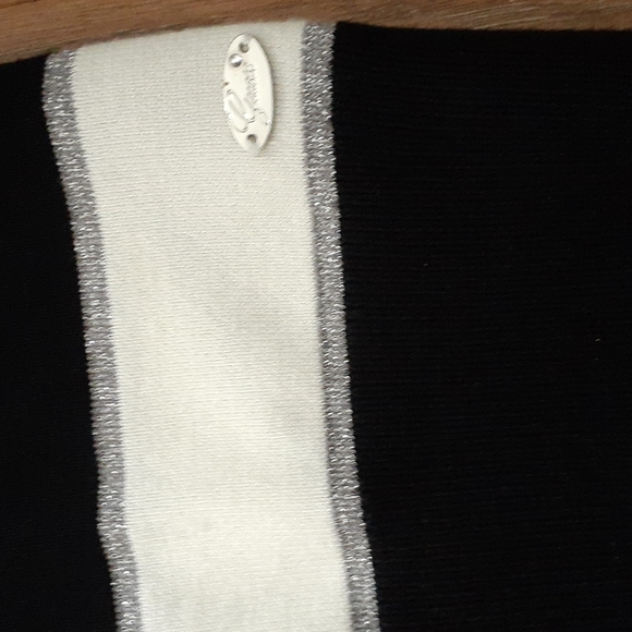 NWT Guess black and white sweater - Picture 4 of 4